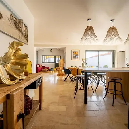 La Des Vagues Villa *