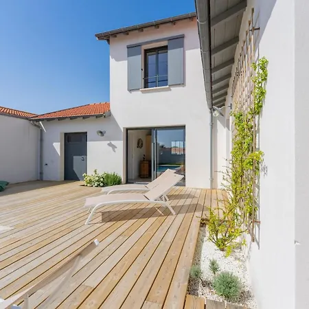 La Des Vagues Villa *