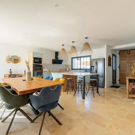 La Des Vagues Villa *