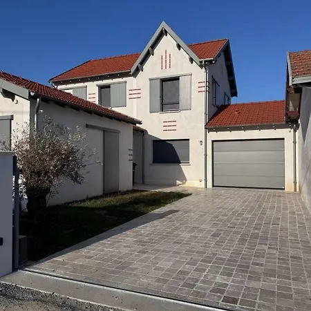 La Des Vagues Villa *